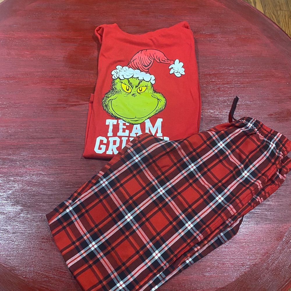 Boys Team Grinch Size X large  pajamas